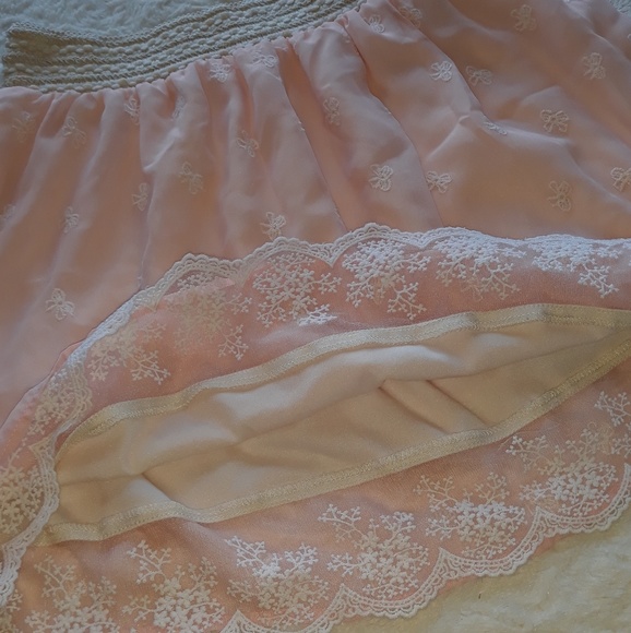 pink skirt with lace and beautiful details! - Picture 3 of 8